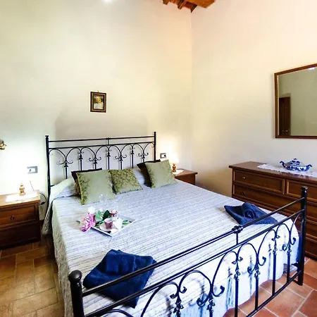 Casa de Férias Beautiful Stone Mansion On The Hills